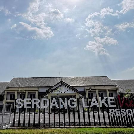 Serdang Lake View Resort Sungai Kechil Экстерьер фото