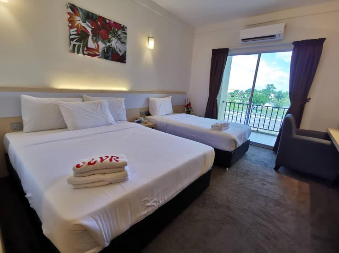Serdang Lake View Resort Sungai Kechil Экстерьер фото