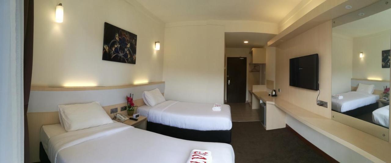 Serdang Lake View Resort Sungai Kechil Экстерьер фото